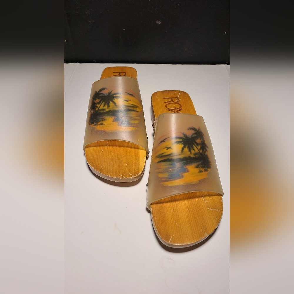 Vintage Womens Roxy Beach Scene Wooden Sandals Size 8.0